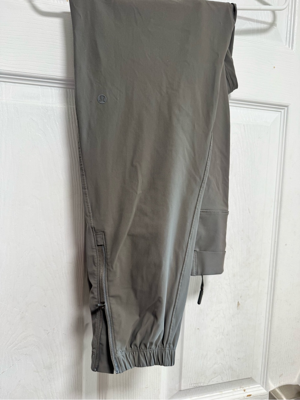 lululemon athletica Men’s Slate Gray Jogger Sweatpants